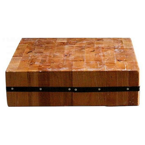 Колода разрубочная настольная бук 50*50*8-10 см. с мет. обвязкой /1/