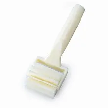 Ролик для теста 6 см. пласт. /1/