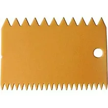 Скребок кондитерский 11*7,5 см. мягкий с зубцами /1/