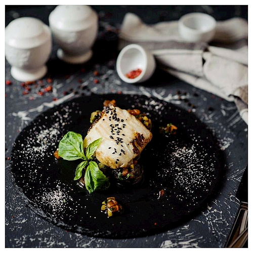 Блюдо для подачи круглое d=33 см. черное, сланец APS /1/